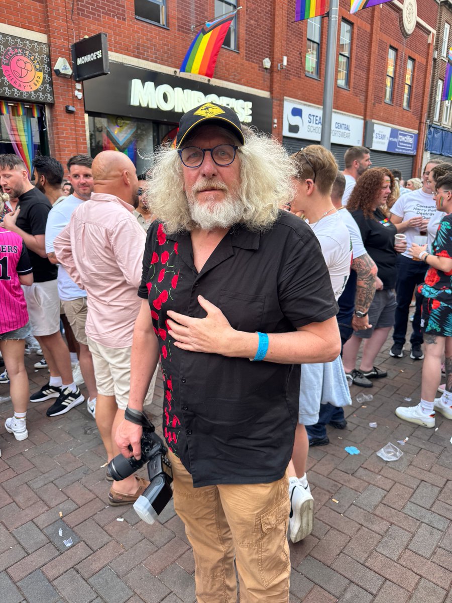 A huge thank you to Chris McNally for dedicating the entire day to Pride in Hull this year. From early morning before the Parade until late into the night. We look forward to sharing his fantastic photos soon. Thanks again, Chris — your support means the world to us!