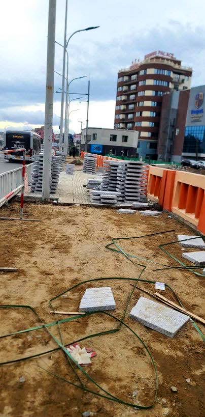 2025 оны 4 сарын 10-нд шинээр тавьсан замаа өнөөдөр хуулчихсан дахиад шинээр тавина гээд сууж байна!
Ёстой солиорцгоож байна даа эд нар!!!