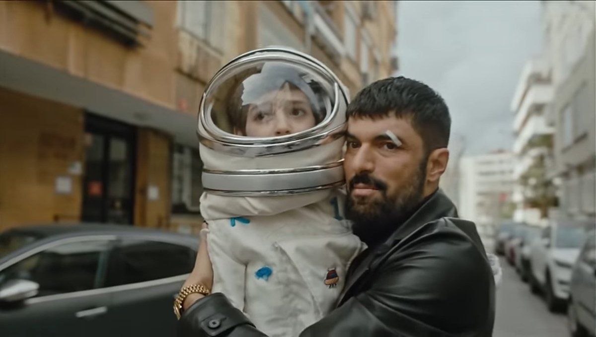 T- "Tranquilla Farah vengo a prenderti presto!"
K- "Lasciate la mia mammaaa!!!Voglio la mia mammaaa!"

😭😭😭

Kerimşah 💔
#IoSonoFarah