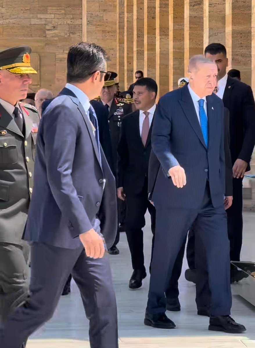 Sevginin en temiz hali varsa, gözlere ve gülüşlerdedir..

#Cumhurbaşkanlığı Özel Kalem Müdürümüz Büyükelçi Prof. Dr. Sayın Hasan Doğan (<a href="/hasandogan/">Hasan Doğan</a>) hocamız ile..