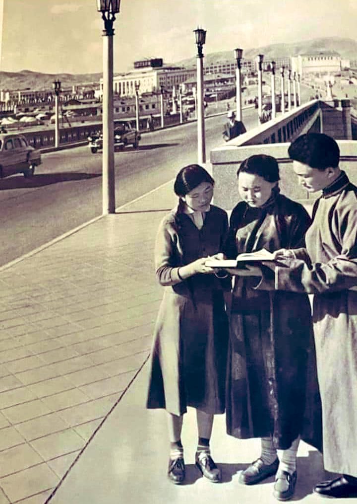 Пүү тэр явган зам, гэрлийн шонг хардаа, үнэн классик уу вуаав🤩