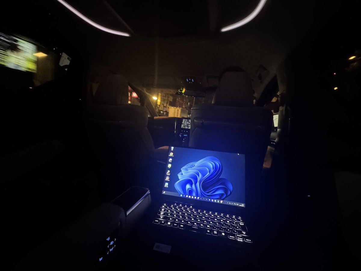 外に出て仕事できないのイライラするから初めてゲーミングノーパソ買ったんだけど、最高すぎねーか

MacBookを何回も買い何回も売ってたあの時期はなんだったんだ