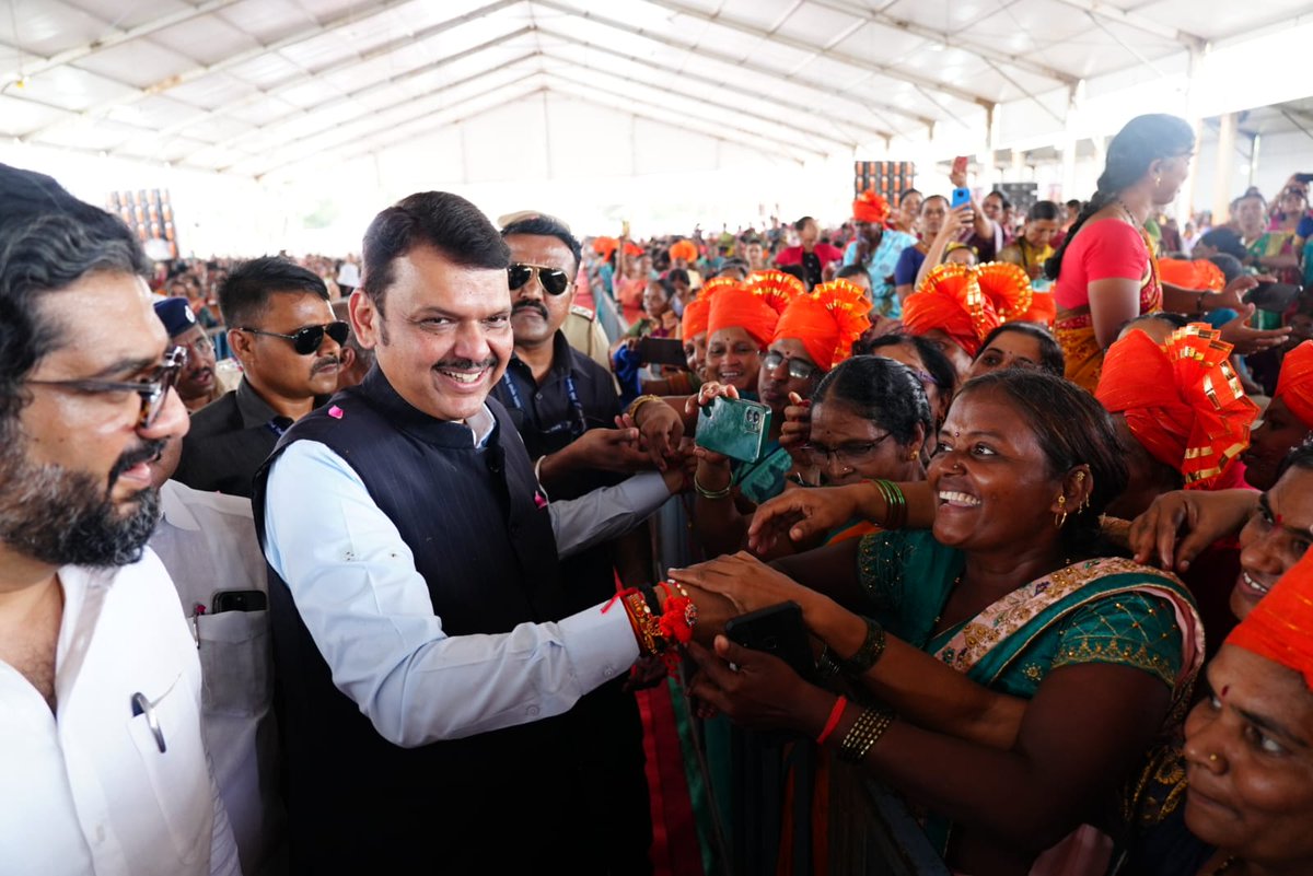34SureshChoud's tweet image. Empowering women isn’t just a goal—it’s a movement led by Devendra Ji.
Salute to our #MahaCM!
#MHCMforNariShakti #Devabhau4LadkiBahin
🔗