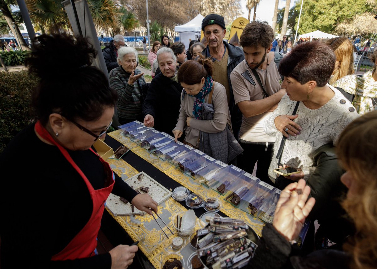🎶🍫 ¡Vivimos una verdadera Sinfonía de Sabores!
La Plaza Departamental se colmó de familias que disfrutaron de una jornada llena de música, delicias, juegos y alegría.

🙌🏼 Gracias a cada emprendedor, artista y vecino que fue parte de esta gran tarde. ¡Maipú sigue creciendo con