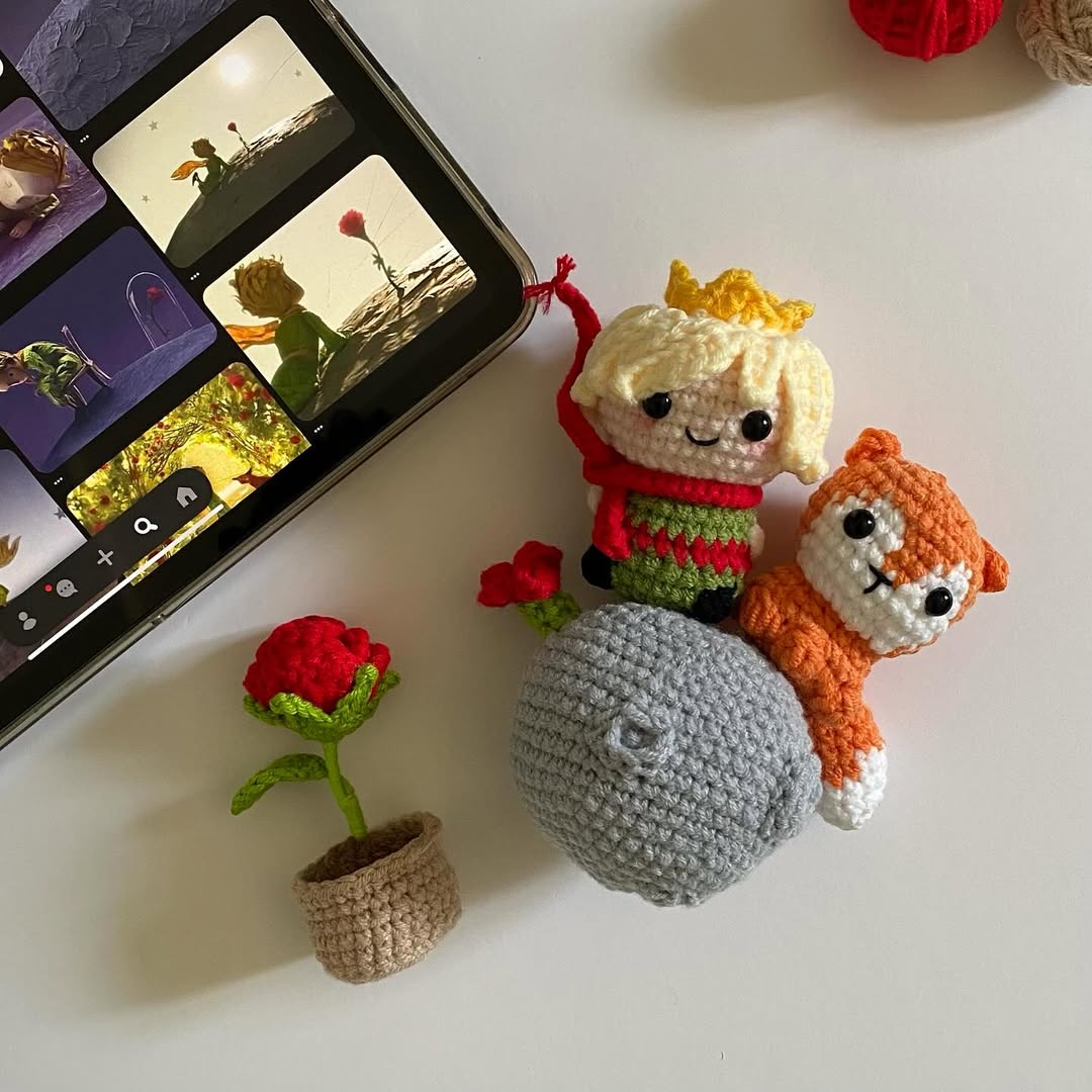 The Little on his planet, the Fox, and the Rose crocheted by @/lu.crry🧶