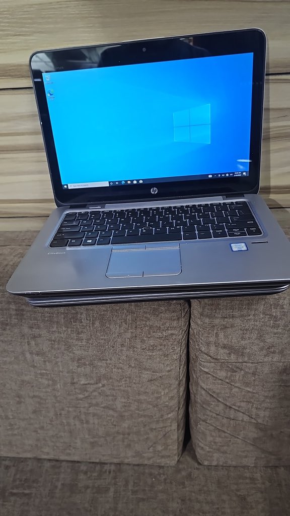 Hp elitebook 820 G3 ||

Corei5 || 8gb ram ||256gb ssd || 

6th gen || Touch screen || Keyboard light ||

₦280,000

Affordable laptop to start your tech journey