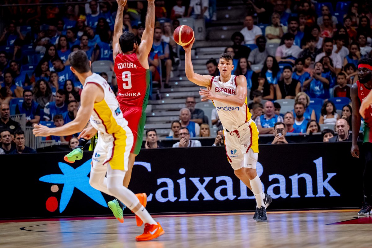 CaixaBank (@caixabank) on Twitter photo 🎉 El Martín Carpena se tiñó de azul con la #GradaSolidariaCaixaBank.
Más de 360 personas en situación de vulnerabilidad vivieron una jornada única junto a la Selección Española Absoluta 🏀💙
#CreemosEnElBaloncesto @baloncestoesp <a href="/VoluntariosFEB/">Voluntarios FEB-CaixaBank</a>
ow.ly/xMxO50WBqrc 🎉 El Martín Carpena se tiñó de azul con la #GradaSolidariaCaixaBank.
Más de 360 personas en situación de vulnerabilidad vivieron una jornada única junto a la Selección Española Absoluta 🏀💙
#CreemosEnElBaloncesto @baloncestoesp <a href="/VoluntariosFEB/">Voluntarios FEB-CaixaBank</a>
ow.ly/xMxO50WBqrc
