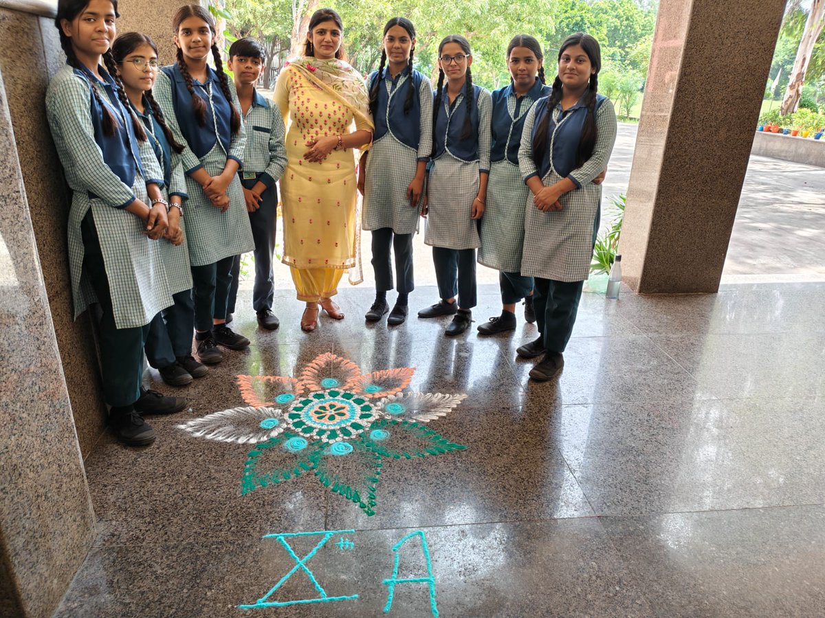 DEEPAKKUMARLAM0's tweet photo. 🇮🇳 Students of S CO-ED V NIZAMPUR (1413009) celebrated #HarGharTiranga under #AzadiKaAmritMahotsav with a vibrant Tiranga Rangoli Competition!
Creative expressions of patriotism lit up the school grounds.
#IndependenceWeek2025
@narendramodi 
@gupta_rekha 
@ashishsood_bjp https://t.co/VZ2zEo7CyX