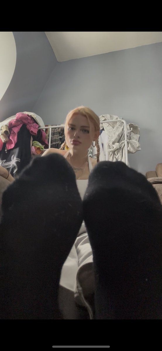 Findommeuk findom footfindom foot fetish feet toes soles arches findom femdom footslave footdomme footgoddess bodyworship paypig cuckold finsub fincuck bdsm nsfw joi sph cbt cei foot domination footpics