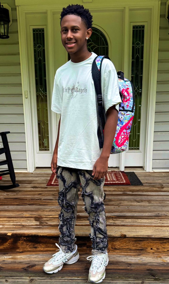 1st Day of School, First day of School!!! 🎉🥳🙏🏽❤️ God protect my babies, all the other babies, teachers, faculty and staff!! 

#Amen