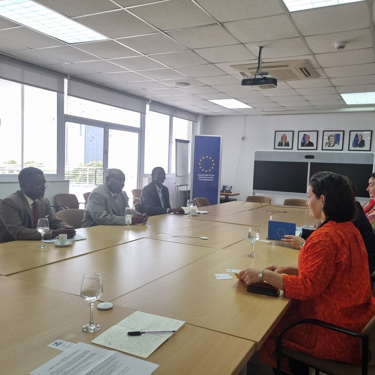 European Union in Mozambique (@euinmoz) on Twitter photo Embaixador <a href="/MaggioreEU/">Antonino Maggiore</a>🇪🇺 abordou hoje com o Reitor da UJC, João de Barros, novas possibilidades de parceria nos domínios do capital humano, economia azul e diplomacia pública. Entusiasmados por futuras iniciativas conjuntas p/ promover conhecimento, diálogo e participação jovem. Embaixador <a href="/MaggioreEU/">Antonino Maggiore</a>🇪🇺 abordou hoje com o Reitor da UJC, João de Barros, novas possibilidades de parceria nos domínios do capital humano, economia azul e diplomacia pública. Entusiasmados por futuras iniciativas conjuntas p/ promover conhecimento, diálogo e participação jovem.