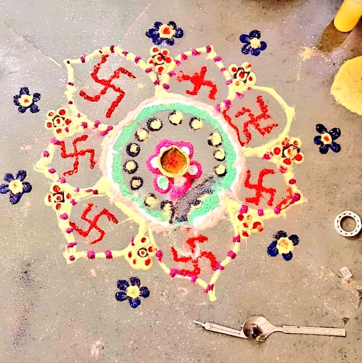 🇮🇳 7 August 2025
Students of SKV Inderlok (1208090) paid tribute to the Tricolour through vibrant rangoli designs.
Every pattern reflected freedom, every colour echoed patriotism.

When daughters painted India with colours, every corner echoed Vande Mataram!🇮🇳

#HarGharTiranga