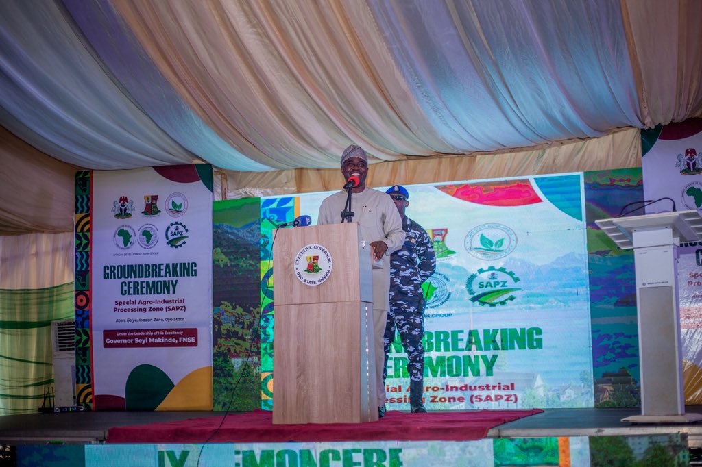 The Town Crier (@iamthetowncrier) on Twitter photo New Project:
The Oyo State Agribusiness Industrial Hub, Ijaiye (3,000 hectares), under Governor Seyi Makinde <a href="/seyiamakinde/">Seyi Makinde</a>.
An update on the construction of the Oyo State Agribusiness Industrial Hub, Atan-Ijaiye in Akinyele Local Government Area.
Ijaiye is strategically New Project:
The Oyo State Agribusiness Industrial Hub, Ijaiye (3,000 hectares), under Governor Seyi Makinde <a href="/seyiamakinde/">Seyi Makinde</a>.
An update on the construction of the Oyo State Agribusiness Industrial Hub, Atan-Ijaiye in Akinyele Local Government Area.
Ijaiye is strategically