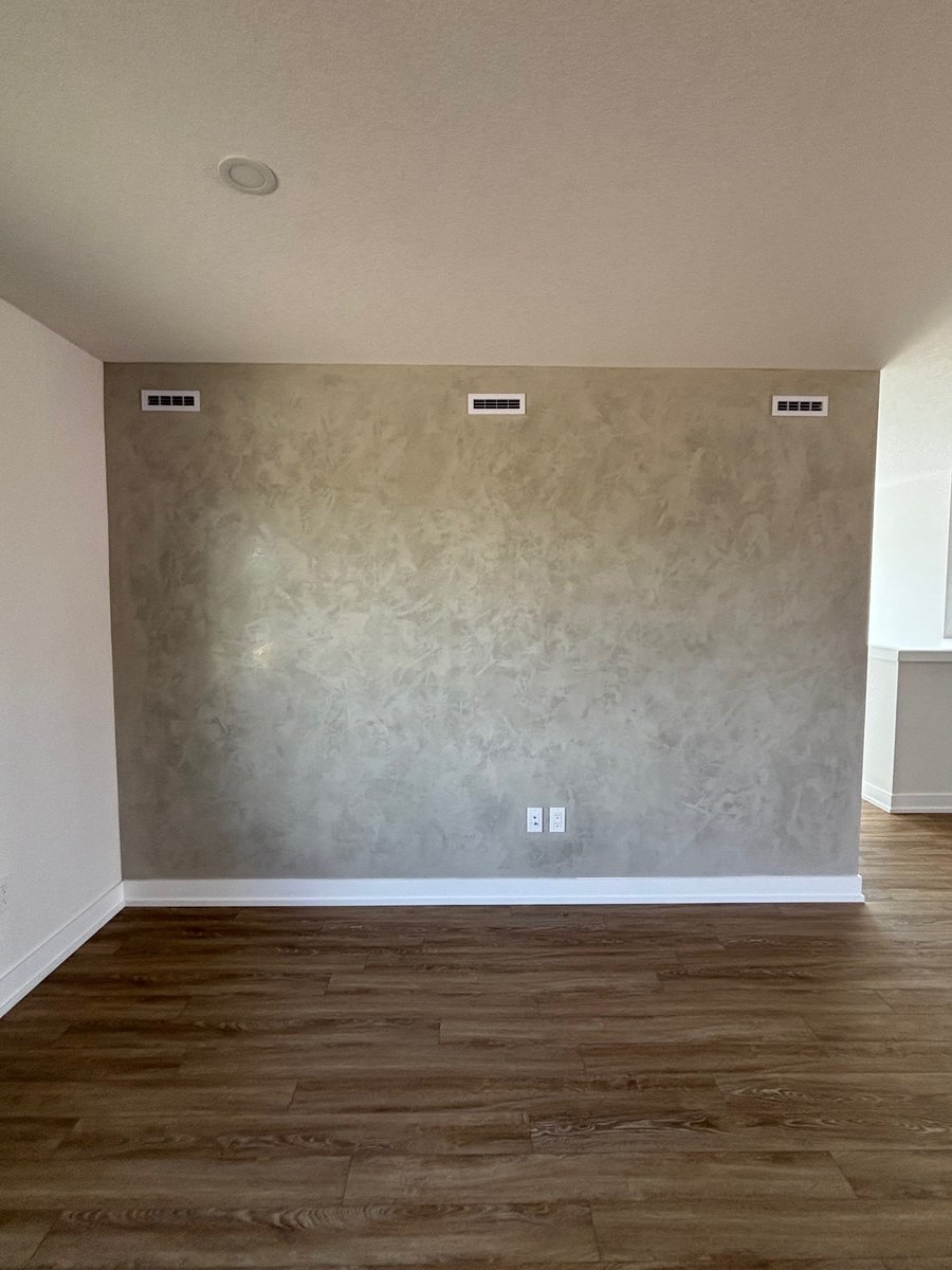 DougTarryHomes's tweet image. Dare to be different.

This @graphenstone Stuki finish adds texture, tone &amp;amp; serious chef’s kiss vibes 😘

Feature walls aren’t just trendy—they’re unforgettable.

Want to make a bold statement? Call our sales team today.

#DougTarryHomes #FeatureWall #Graphenstone