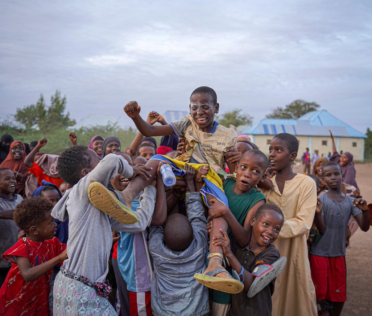 iom_somalia's tweet photo. This is not @wembleystadium.
This is Shongole Stadium in #Somalia.
No matter where you are, football has the power of bringing people together.
📸Fan appreciation post🫶
#JowharYouthTournament2025 | #YouthForPeace | #YouActProject https://t.co/eKSg0tz0zA