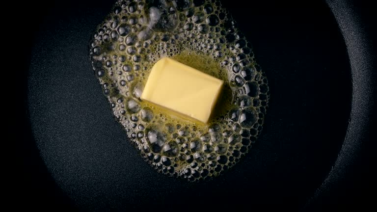 Te han mentido.

Los alimentos que dicen que te están matando…

En realidad son superalimentos.

Aquí hay 8 alimentos que deberías comer todos los días:

1. Mantequilla