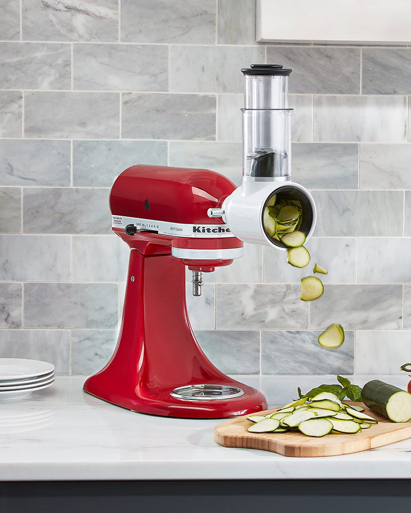 GilesElectrical's tweet image. You can create all day, every day with this large capacity, powerful #standmixer! And now you can take your creativity even further with the slicing & shredding attachment, for fresh food in a flash.
Get the attachment included when you buy a #KitchenAid bowl lift stand mixer 🤩