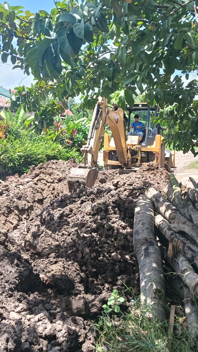 MuniJuticalpa's tweet photo. Avanzamos con proyecto se alcantarillado sanitario en la Colonia Bella Vista donde se estima la instalación de 120 Metros Lineales de Tubería donde se benefician 25 familias que contarán con nueva tubería.
#𝐬𝐢𝐠𝐚𝐦𝐨𝐬𝐭𝐫𝐚𝐧𝐬𝐟𝐨𝐫𝐦𝐚𝐧𝐝𝐨𝐣𝐮𝐭𝐢𝐜𝐚𝐥𝐩𝐚 https://t.co/uDTMOinUBc