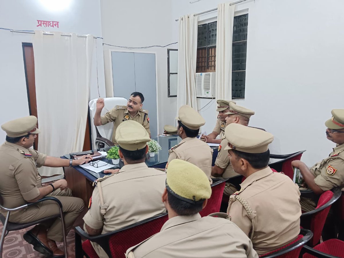 अपर पुलिस अधीक्षक (मुख्यालय) द्वारा थाना पिपरी पर किया गया अर्दली रूम, सम्बन्धित विवेचकों को विवेचना का त्वरित निस्तारण हेतु दिये गये निर्देश–
<a href="/Uppolice/">UP POLICE</a>
<a href="/dgpup/">DGP UP</a>
<a href="/adgzonevaranasi/">ADG ZONE VARANASI</a>
<a href="/digmirzapur/">IG Range Mirzapur</a>
