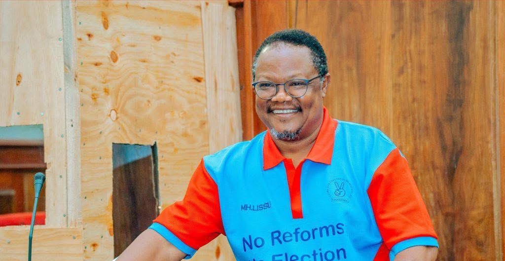 TAL ni special creature. Ni viumbe wachache kama TAL katika siasa zetu. Wanachama wa CHADEMA tunamuunga mkono kwa kuwa siasa zake hazina mawenge. TAL anastahili kutuongoza. Dhamira ya waliomtupa gerezani ni awasujudie. Amegoma kupiga magoti. Jambo moja ni hakika, TUTASHINDA.