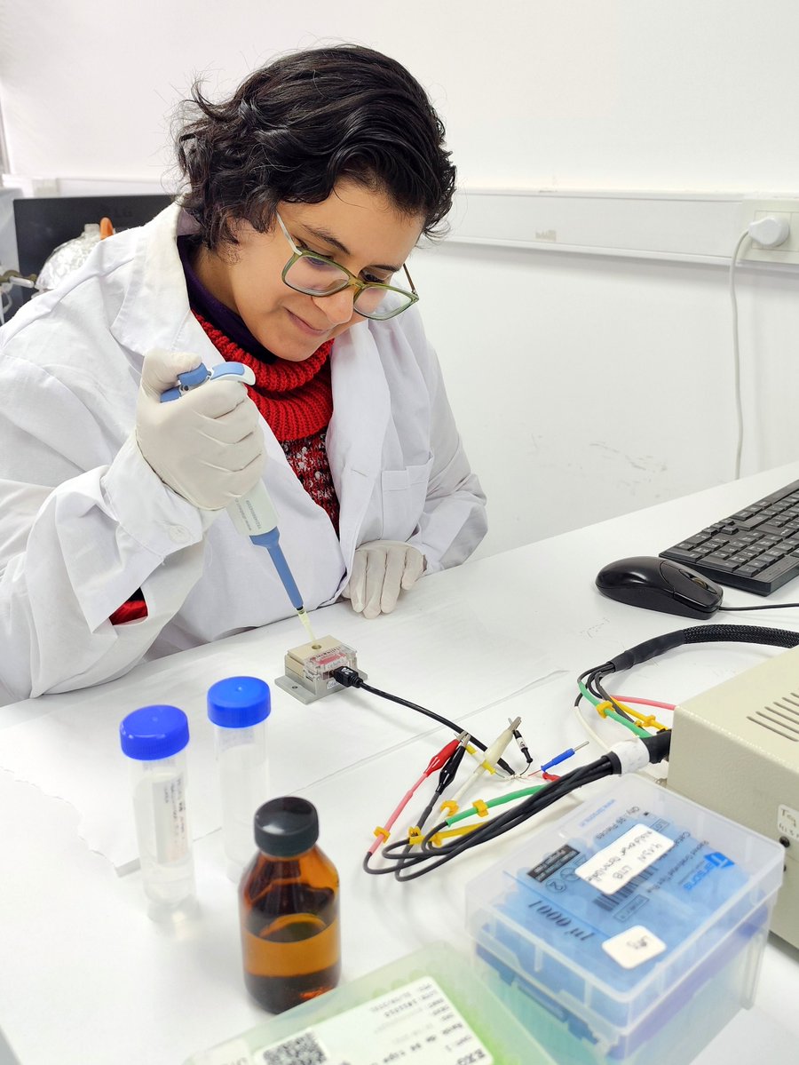 INIFTA (@inifta_ok) on Twitter photo Melody Candia trabaja en el desarrollo de biosensores basados en transistores de efecto de campo de grafeno. No te pierdas su charla en las Jornadas! #JornadasINIFTA2025 <a href="/MelodyLucilaCa1/">Melody Lucila Candia</a> <a href="/softmatterlab/">SoftMatterLab</a> @conicetlaplata <a href="/unlp/">UNLP</a> <a href="/exactas_unlp/">Exactas | UNLP</a> <a href="/LatinXChem/">LatinXChem</a> Melody Candia trabaja en el desarrollo de biosensores basados en transistores de efecto de campo de grafeno. No te pierdas su charla en las Jornadas! #JornadasINIFTA2025 <a href="/MelodyLucilaCa1/">Melody Lucila Candia</a> <a href="/softmatterlab/">SoftMatterLab</a> @conicetlaplata <a href="/unlp/">UNLP</a> <a href="/exactas_unlp/">Exactas | UNLP</a> <a href="/LatinXChem/">LatinXChem</a>