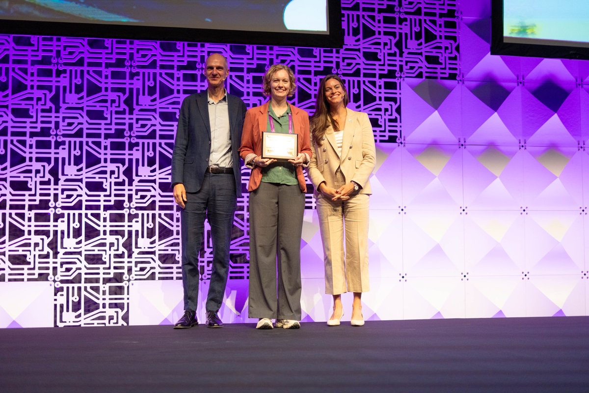At #EMBC2025, we recognized our Chapter Award winners for their hard work and dedication. Thank you all for what you do!🏆👏 

See all of our Chapter Award winners at embs.org/membership/cha….