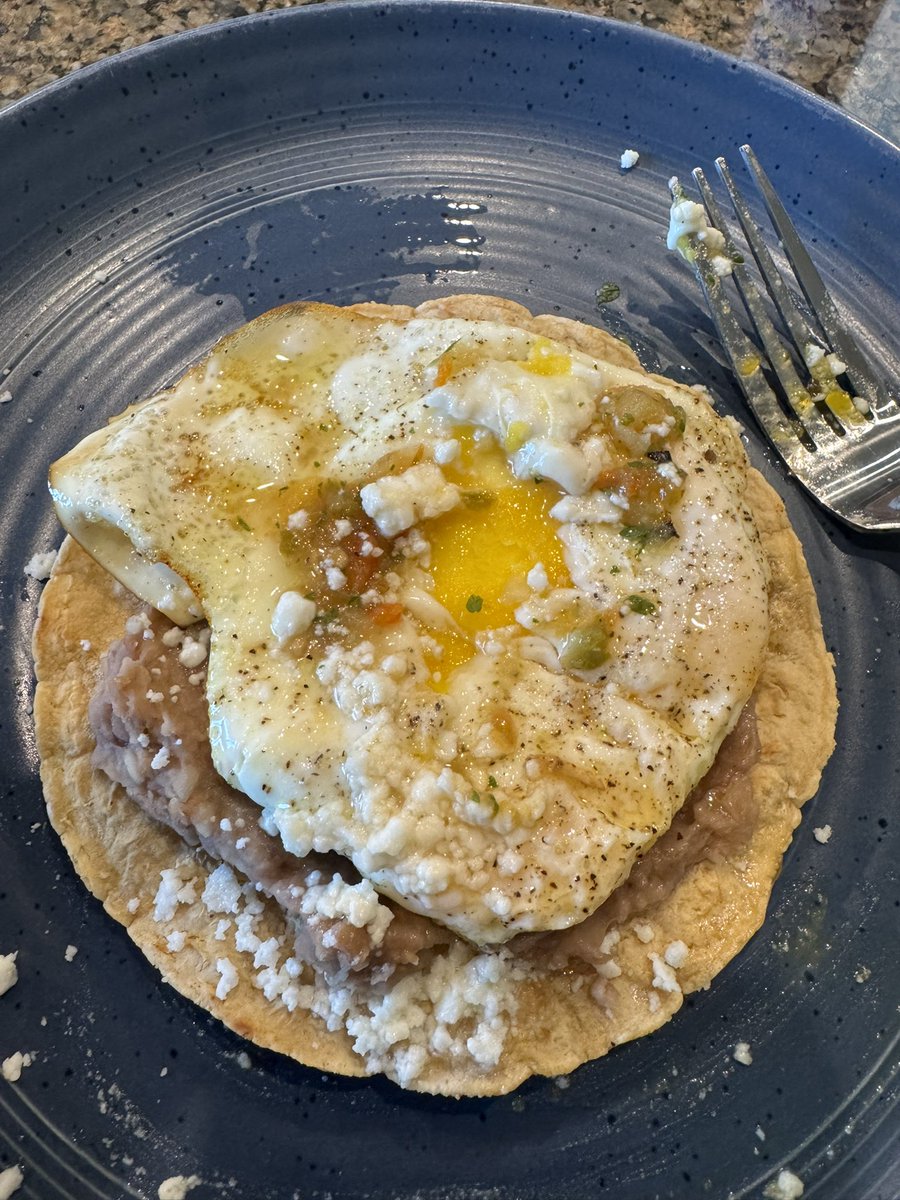 jaymartinez1973's tweet image. #Food #Foodie #Breakfast #thursdayvibes #ThursdayThoughts #ThursdayMotivation Breakfast tostadas crispy yellow corn tortilla with refried beans and a fried over easy egg on top with green salsa and queso fresco on top sure why not