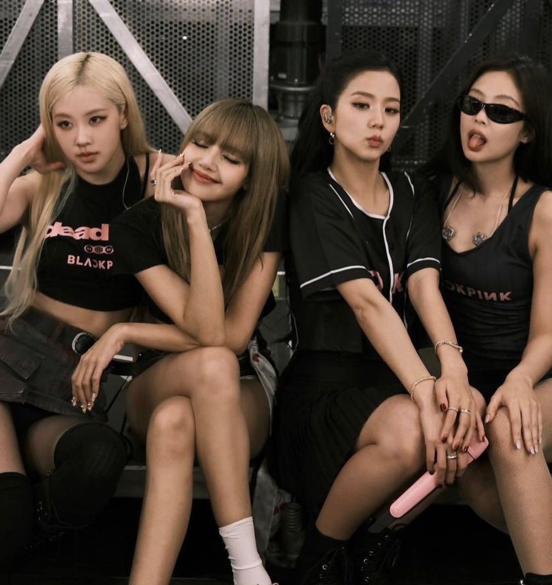por siempre blackpink, por siempre, mi alma esta conectada a la tuya por toda la eternidad

BLACKPINK 9TH ANNIVERSARY 
#9YearsWithBLACKPINK
#영원히_빛날_블랙핑크_9주년