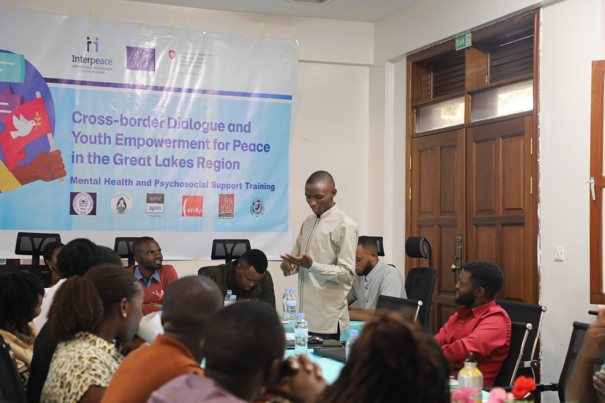 visionjeunesse2's tweet photo. Through the #CrossBorderDialogue for Peace project by @Interpeace_Org and funded by @SwissDevCoop , we’re training Peace Fellows with community-based initiatives on Mental Health & Psychosocial Support to build empathy, trust, resilience and local solutions.
#MentalHealthMatters https://t.co/gqZ43LtLkR