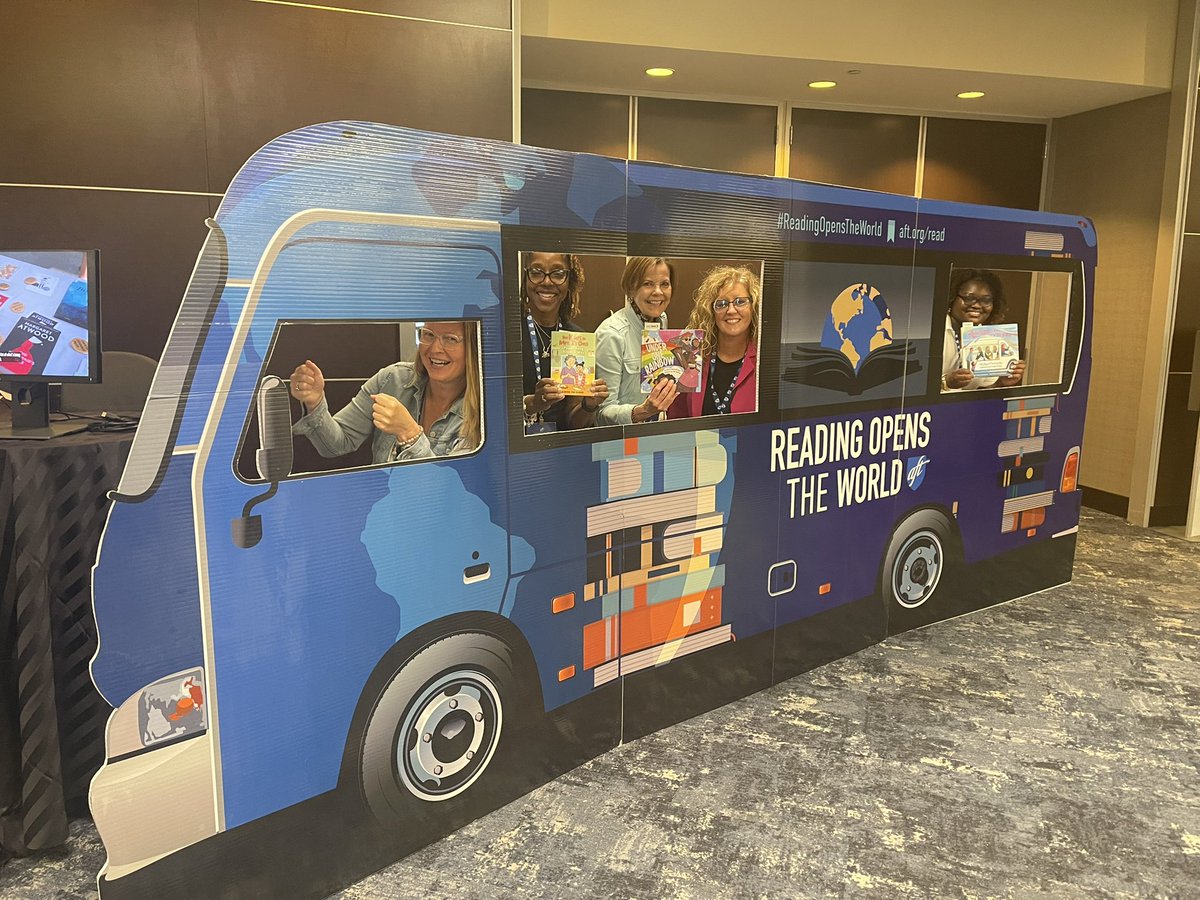 Yolanda45682228's tweet image. Summer roadtrip to TEACH2025!!! I was ecstatic to get onboard the ROTW bus!!!! Reading Opens the World program along with First Book has donated 40,000+ brand new books to the Spring ISD community! @byjcjackson @SpringEdFound @SpringISD_FACE