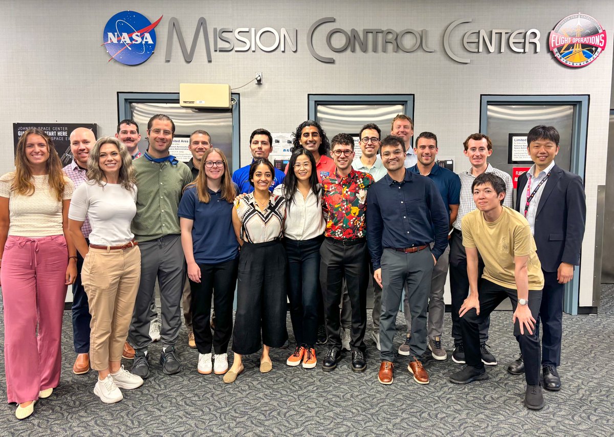 PASM Workshop = a week inside NASA 🌌

Students trained in:
🧠 Clinical aerospace med
🌊 Neutral Buoyancy Lab
⬆️ Altitude chamber
⬇️ Hyperbaric dive
🛰️ ISS mockups &amp; Mission Control
🧑‍🚀 Q&amp;A w/ astronauts Barratt &amp; Auñón-Chancellor