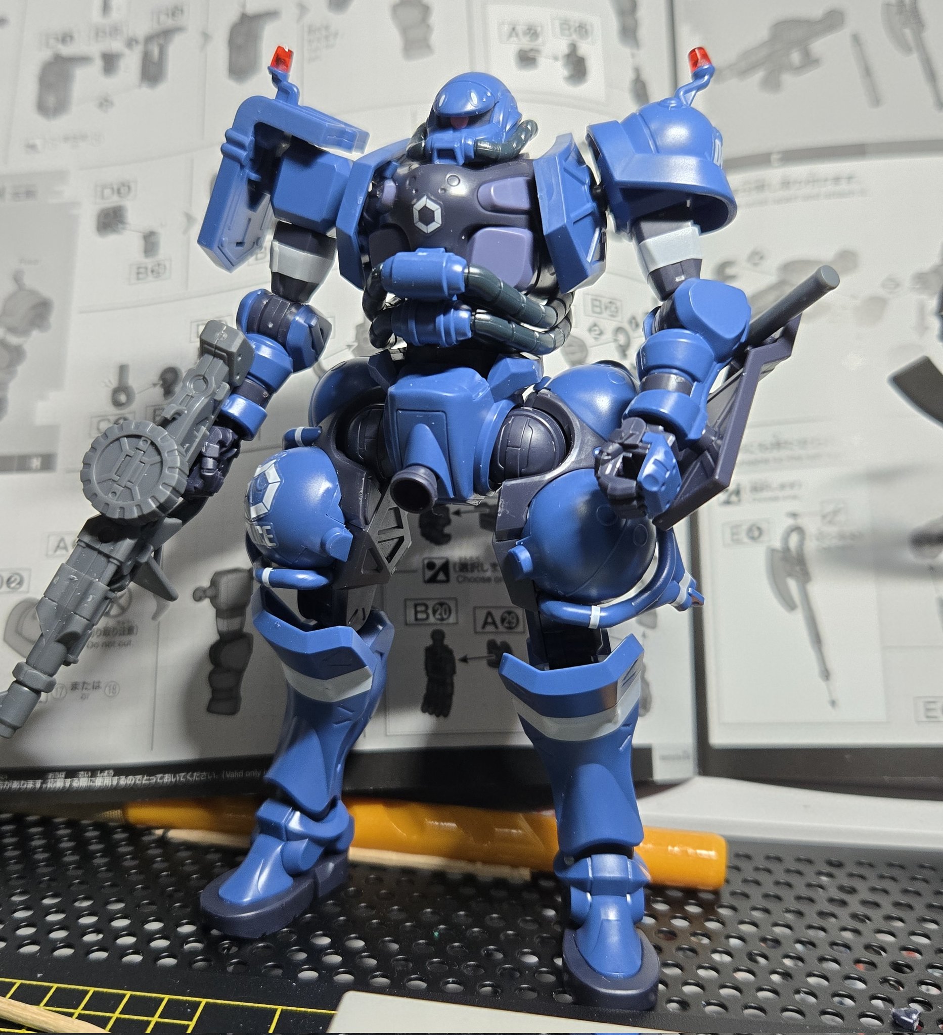 シャア 全長約1.5m、漆黒に染まった「シャア専用ザクII」が756,000円で