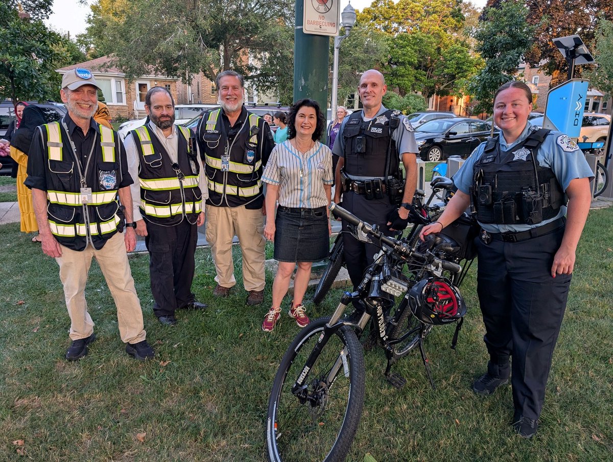 The 50th Ward Movie in the Park was a tremendous success! We were joined by hundreds of local families for free pizza, ice cream, snacks, airbrushing, balloon twisters, and the movie The Wild Robot. Thank you to everyone who came out! I love spending time with my neighbors, and