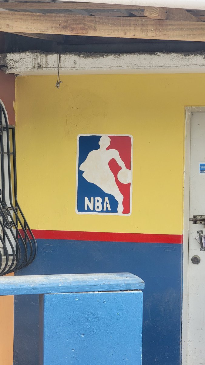 Jerry West se pone raro aveces 😅