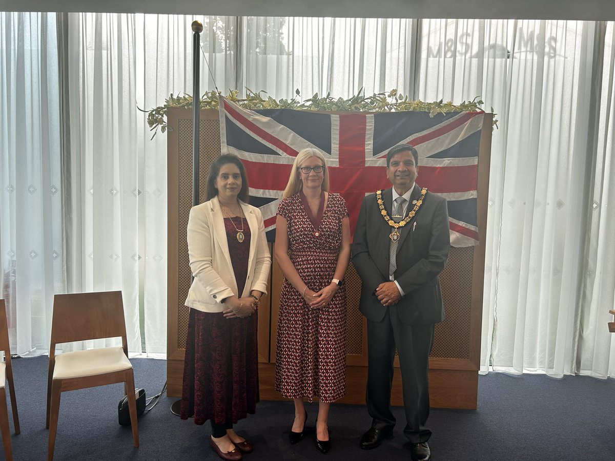 Bex T (@tarranrebecca) on Twitter photo Delighted and honoured to represent the Lord Lieutenant at the citizenship ceremony this afternoon along with Rochdale 's Deputy Mayor Cllr Rana and the Deputy Mayoress. Always a privilege to welcome our newest citizens. <a href="/GMLO_UK/">GM Lieutenancy</a> <a href="/RochdaleCouncil/">Rochdale Borough Council</a> Delighted and honoured to represent the Lord Lieutenant at the citizenship ceremony this afternoon along with Rochdale 's Deputy Mayor Cllr Rana and the Deputy Mayoress. Always a privilege to welcome our newest citizens. <a href="/GMLO_UK/">GM Lieutenancy</a> <a href="/RochdaleCouncil/">Rochdale Borough Council</a>