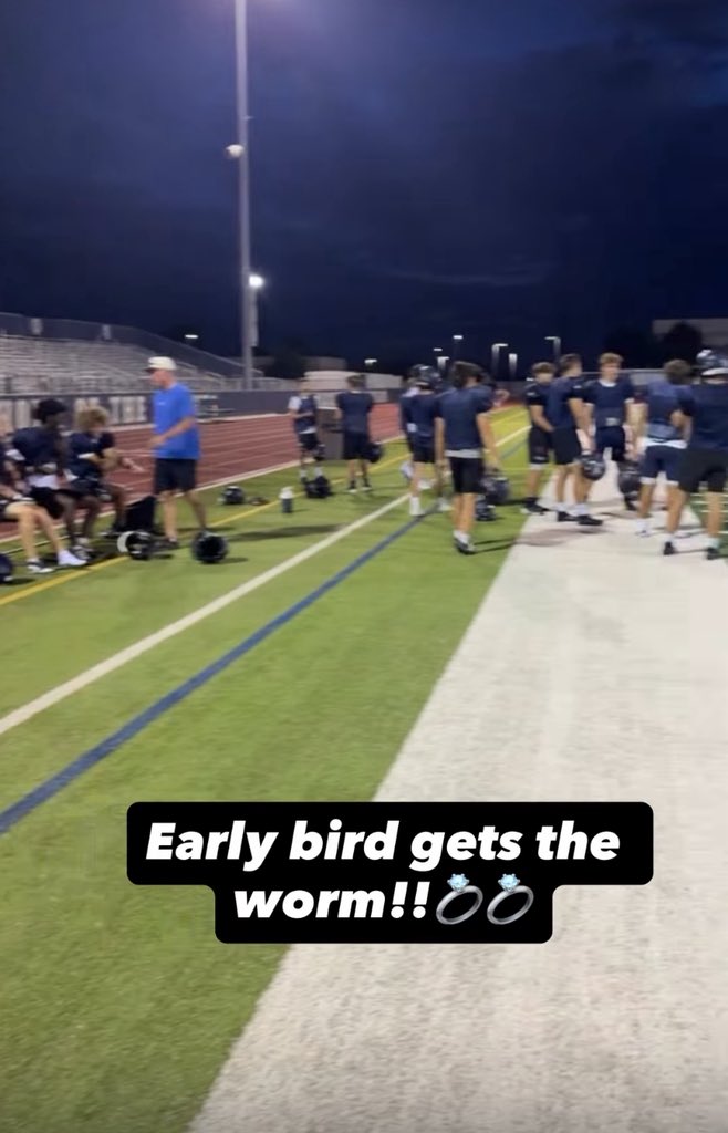 First day in shells and the grind don’t sleep. ⏰🌅
Rings aren’t won in the sunlight… they’re earned before it. 🏈💍
#EarlyBirdGetsTheRing #BuiltDifferent #HigleyFootball