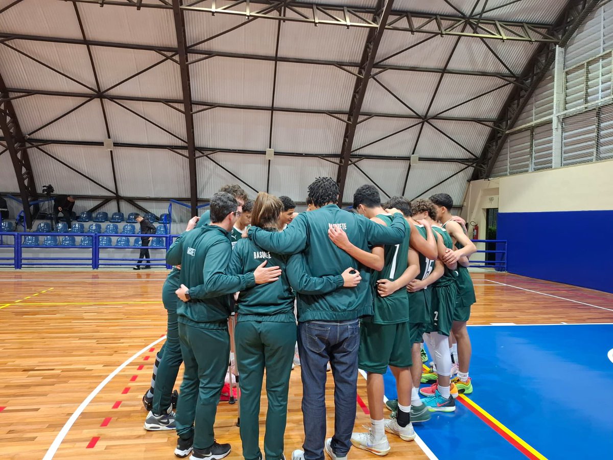 Vitória maiúscula!💚🏀

Em uma quarta-feira difícil, quem trouxe motivos de orgulho foi o nosso Sub-16, que dominou o Monte Líbano fora de casa e garantiu o placar elástico de 93 a 63.

#BasquetePalestrino #CriasDoPalestra #AvantiBasqueteSEP