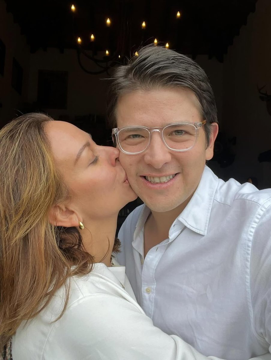 Hoy también marchamos por ti, Miguel. Ni el odio ni la violencia podrán contra quienes defienden a Colombia de frente y sin miedo.

No me canso de pedirle a Dios por tu regreso a casa, ni de agradecerle por tu evolución.