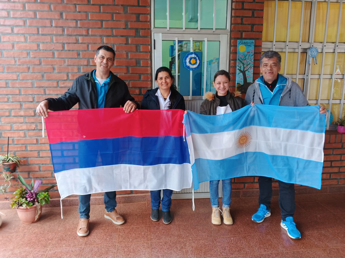 En representación del Secretario General de UDPM <a href="/grillo141/">Ruben Dario</a>, Delegados Departamentales  Cainguás y miembro de CTA, hacen entrega de Banderas de flameo, Nacional y Provincial, a la Escuela Especial N° 39,  de la localidad de Dos de Mayo.