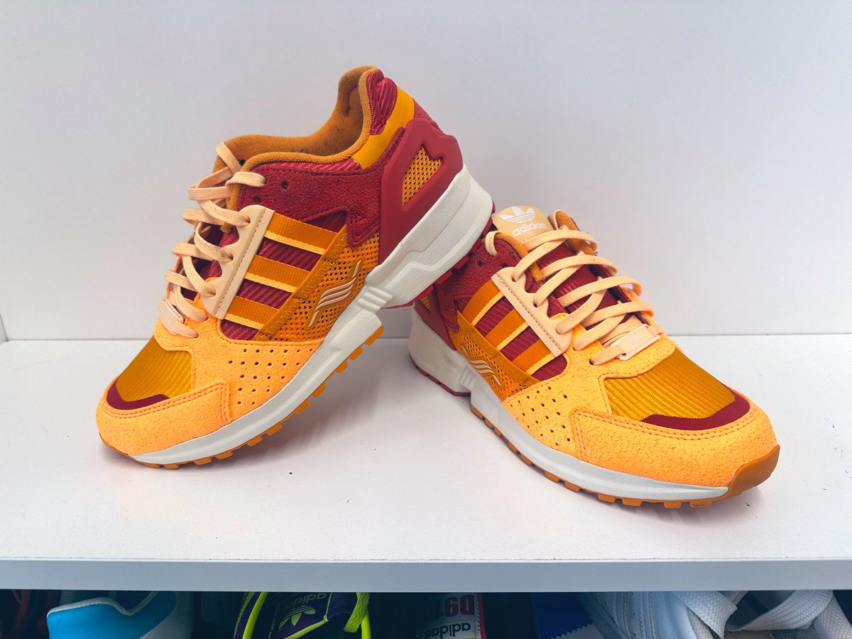 RE5 Customs tweet media