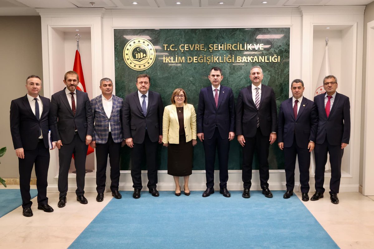 Çevre, Şehircilik ve İklim Değişikliği Bakanımız Sayın Murat Kurum’u Gaziantep Büyükşehir Belediye Başkanımız Sayın Fatma Şahin, İl Başkanımız Sayın Fatih Muhaddis Fedaioğlu ve Milletvekili arkadaşlarımız ile ziyaret ederek Gazi Şehrimizin yatırımlarını, sosyal konut projelerini