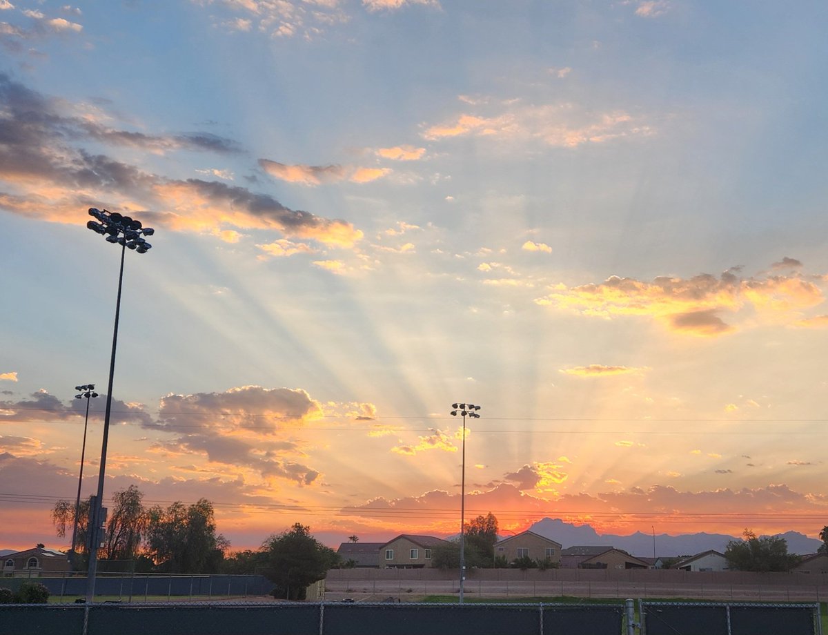 Skyline XC (@row_fight_win) on Twitter photo Rise and Grind.
Last Thursday of the week. A beautiful day to get better Rise and Grind.
Last Thursday of the week. A beautiful day to get better