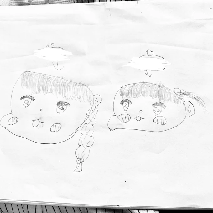 下の姪が私の絵柄を真似して自分たちの絵を描いてくれた(ほっぺたと口元が激似) 