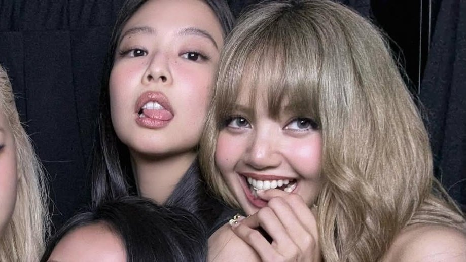 jenpurrrrr's tweet photo. i'm in jenlisa heaven right now omg y'all https://t.co/q30lKyjtJO