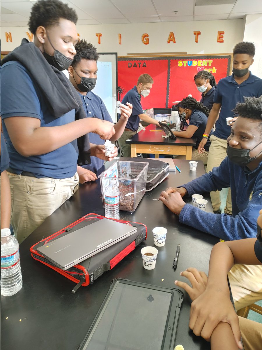 CreaghLee's tweet photo. @FriendshipPCS 
#FPCSCOL 
#Journeyto30 
#One Friendship 
# FriendshipsJourneyto30
Let's talk about: Student-led instruction, Learner Autonomy, 
Student-directed learning... https://t.co/R9svDUJlbe