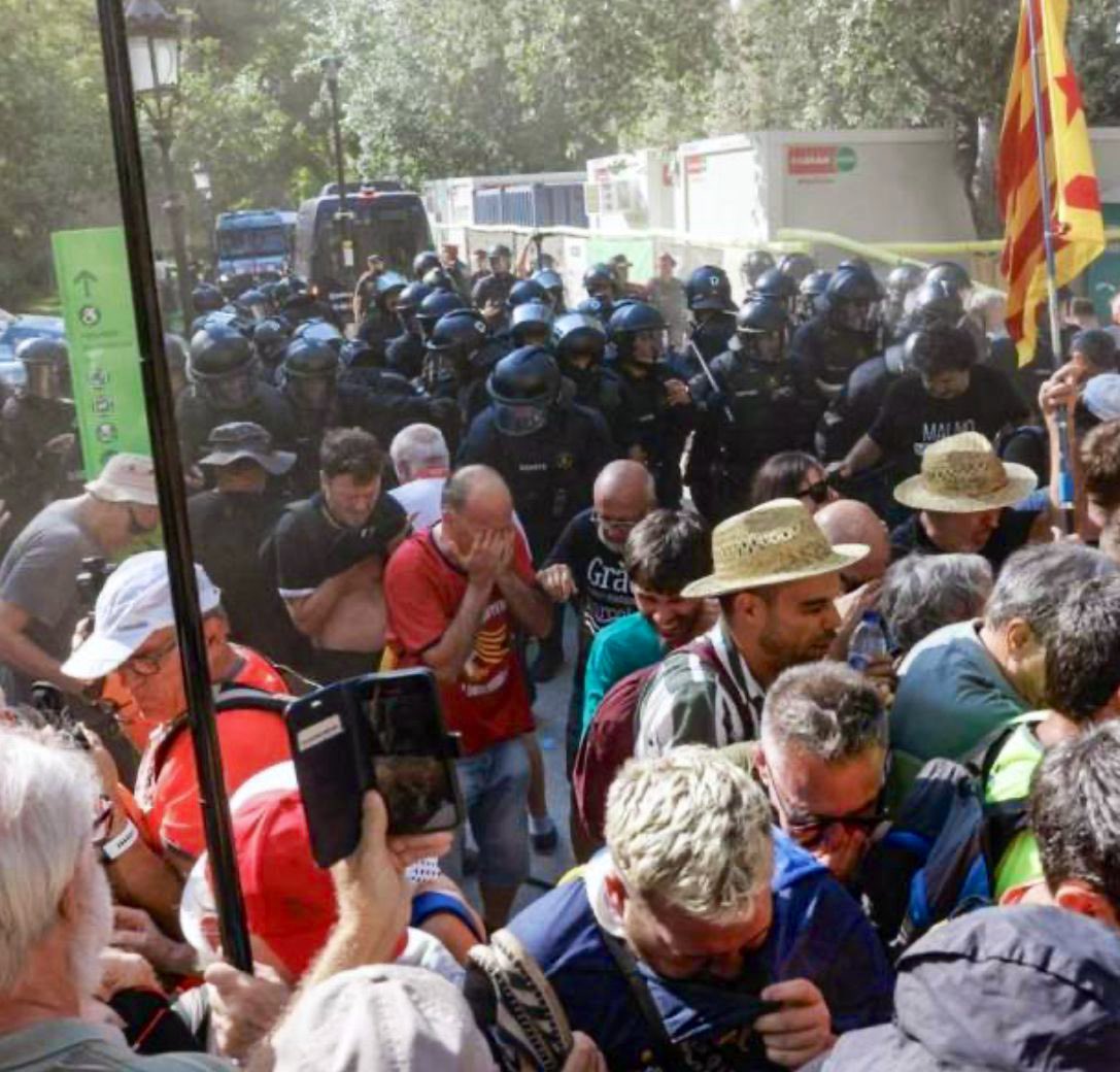 Jordi Turull i Negre (@jorditurull) on Twitter photo Fa un any vaig viure uns dels dies de major intensitat al costat del MHP <a href="/KRLS/">krls.eth / Carles Puigdemont</a>. Els justiciers amb toga, i els seus col·laboradors i altaveus, salivaven imaginant el President a la presó. La repressió no feia vacances, la confrontació contra ella tampoc. Un cop més, l’aparell Fa un any vaig viure uns dels dies de major intensitat al costat del MHP <a href="/KRLS/">krls.eth / Carles Puigdemont</a>. Els justiciers amb toga, i els seus col·laboradors i altaveus, salivaven imaginant el President a la presó. La repressió no feia vacances, la confrontació contra ella tampoc. Un cop més, l’aparell