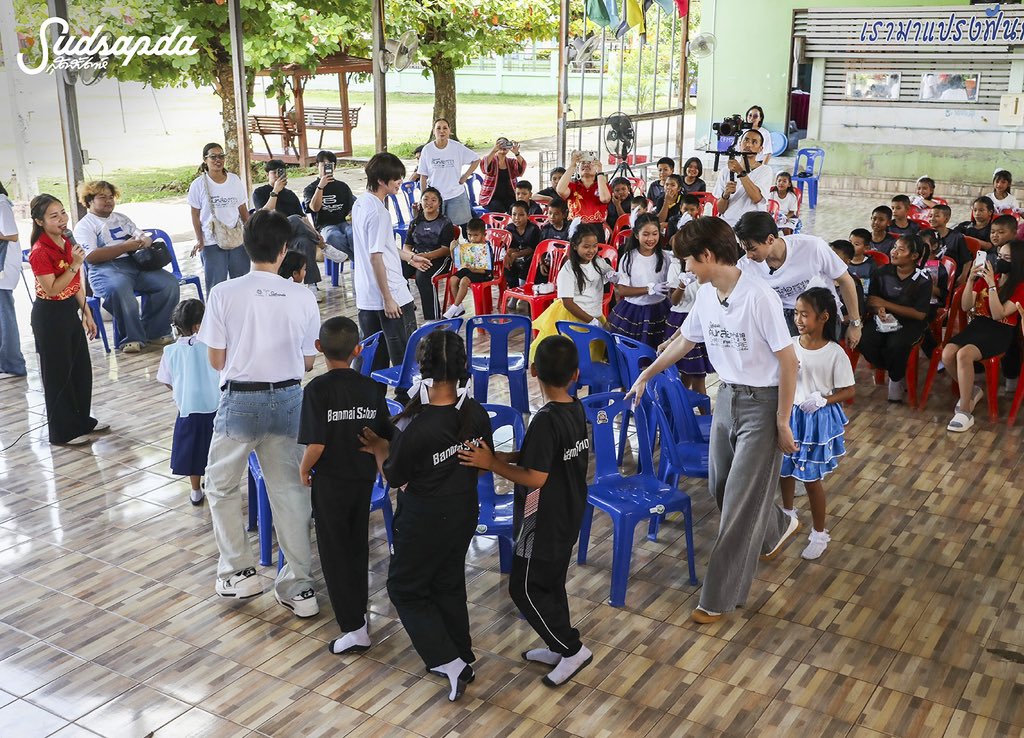 #เก่งน้ำปิง #เติ้ลเฟิร์สวัน 
#kengharit #Nampingster #TLE_mtm #firstone ลงพื้นที่ภารกิจ #คนหล่อขอทำดีปี18

ชมคลิปภารกิจได้ที่ลิงก์  youtu.be/kXLFiyS9Ylo?si… หรือ facebook.com/share/v/1C84gd…

อ่านสกู๊ปภารกิจได้ที่ sudsapda.com/top-lists/3358…

#3BBFibre3 #AIS3BBFibre3