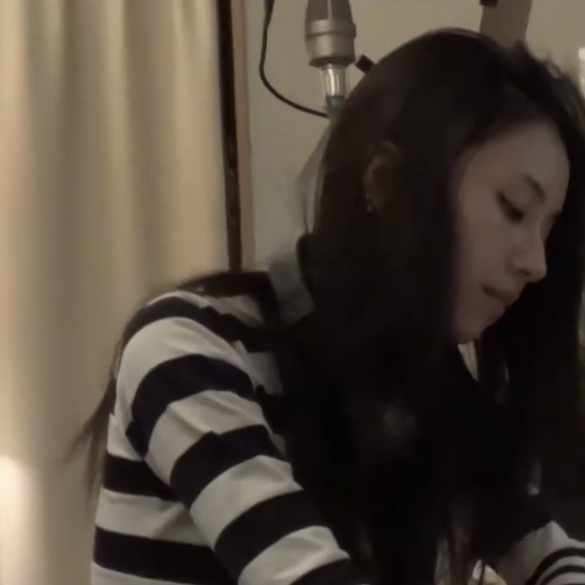 momonubecita's tweet image. de verdad lo que me genera que chae vaya a tener su álbum, no solo por ser el primero y full, sino que lo que se nota cuanto está detrás por cómo se ve todo y encima haber visto su proceso desde Sixteen hasta twice, por años, que ahora sea su turno 🥹 me llena de mucha emoción