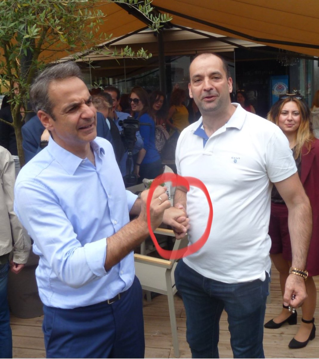 Μα τι λέτε ρε παιδια ;  
Ο τιμιότατος πρωθυπουργός μας ούτε τον είδε ούτε τον ξέρει τον αγρότη Μαγειρια....😏
#ΠΟΡΚΕΠΕ το αναγνωσμα