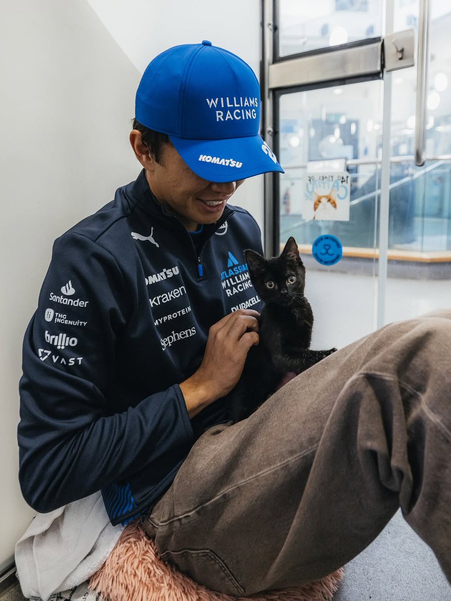 siantheaaa's tweet image. NEW ALEX W/ ANIMALS PICS HAVE HIT THE ALBONATION TOWERS 🚨